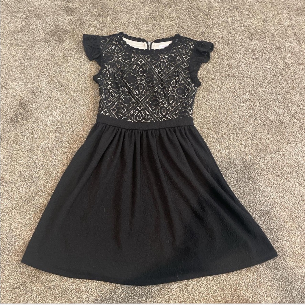 Black lacey midi dress